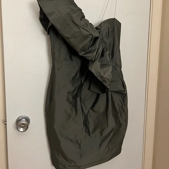 Dress - Picture 2 of 4